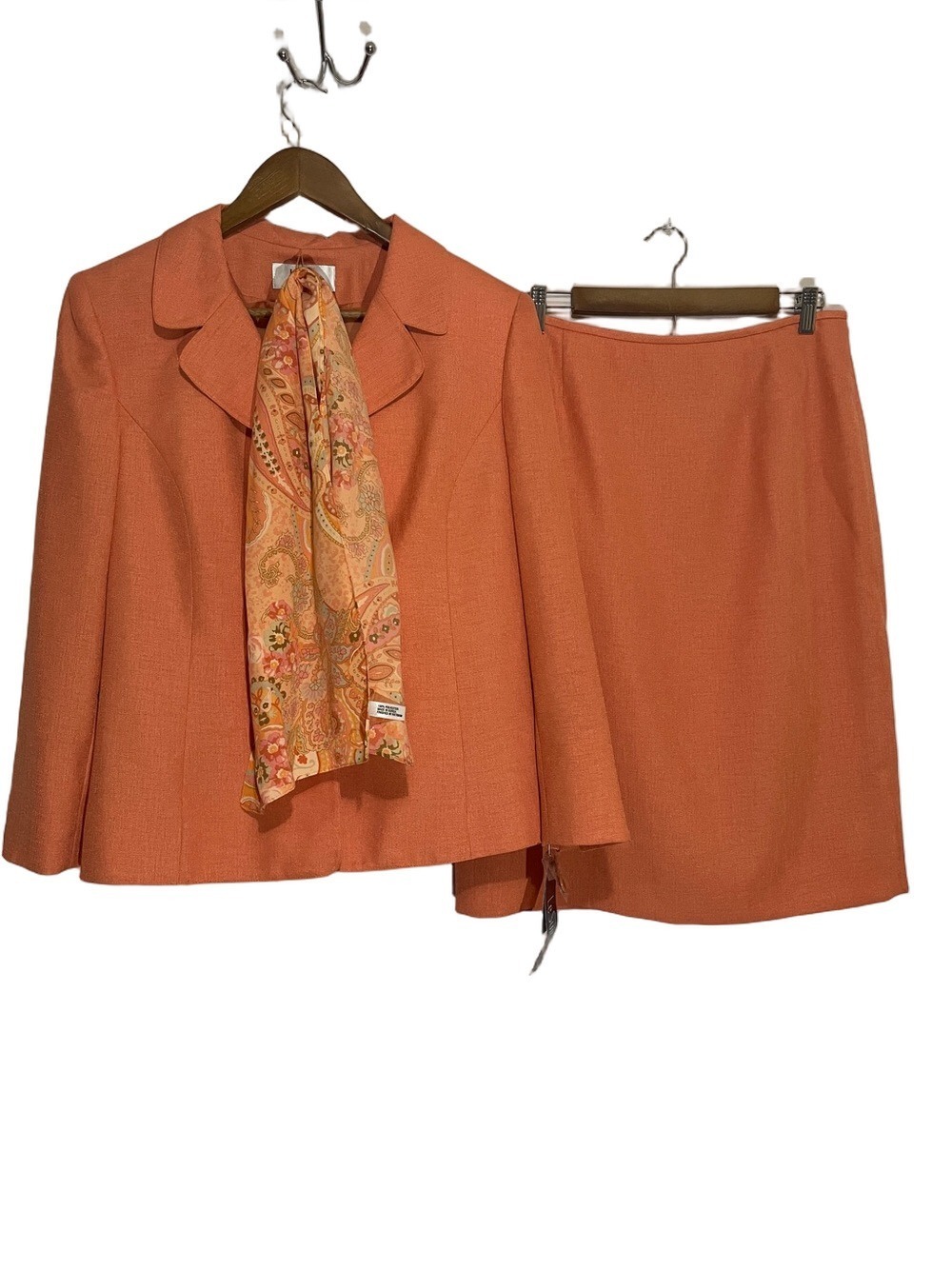 Le Suit 2PC Women's Coral Orange Skirt Suit Size 14